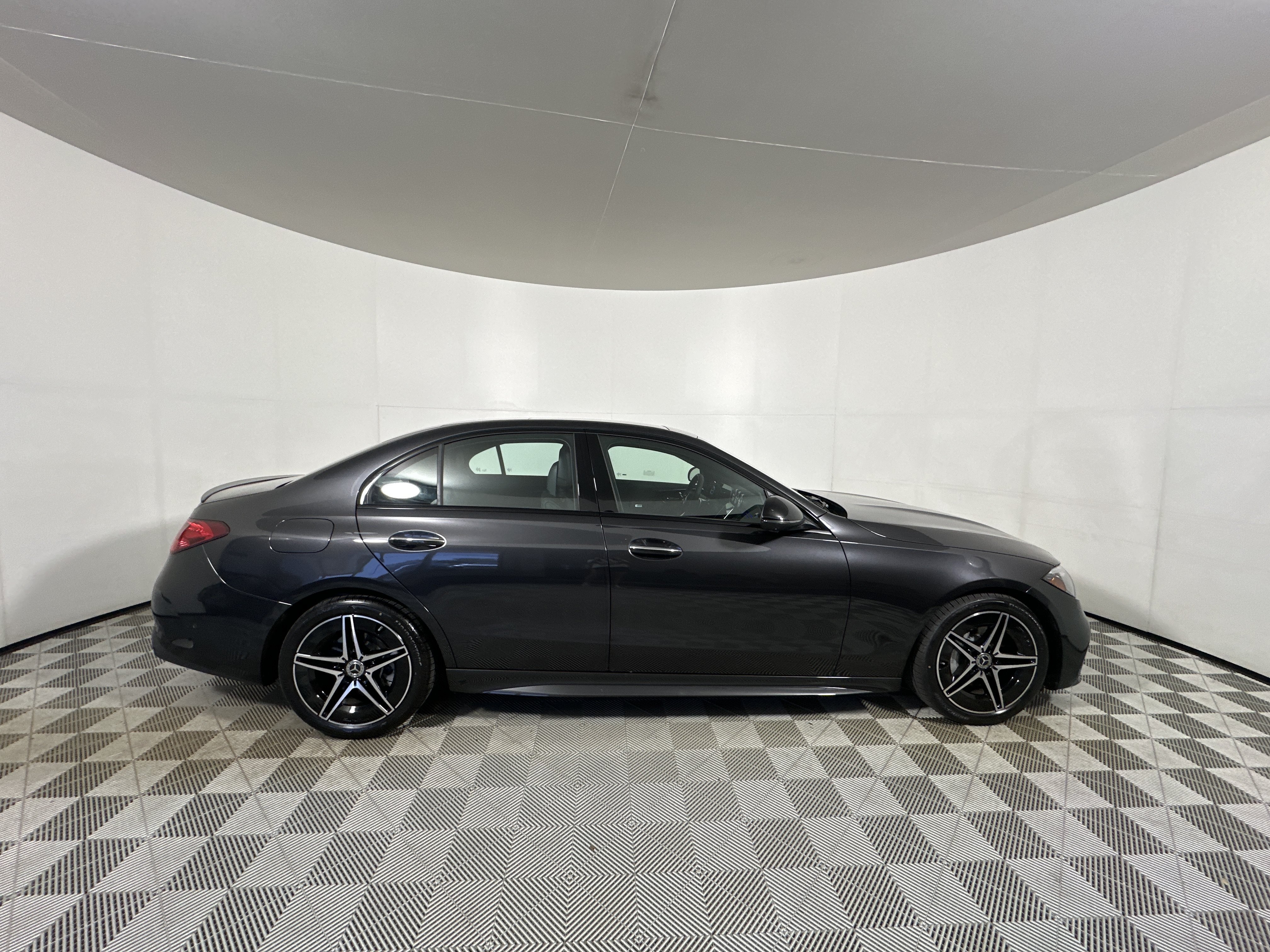 New 2026 GRAPHITE GREY METALLIC Mercedes-Benz C 300 image 8