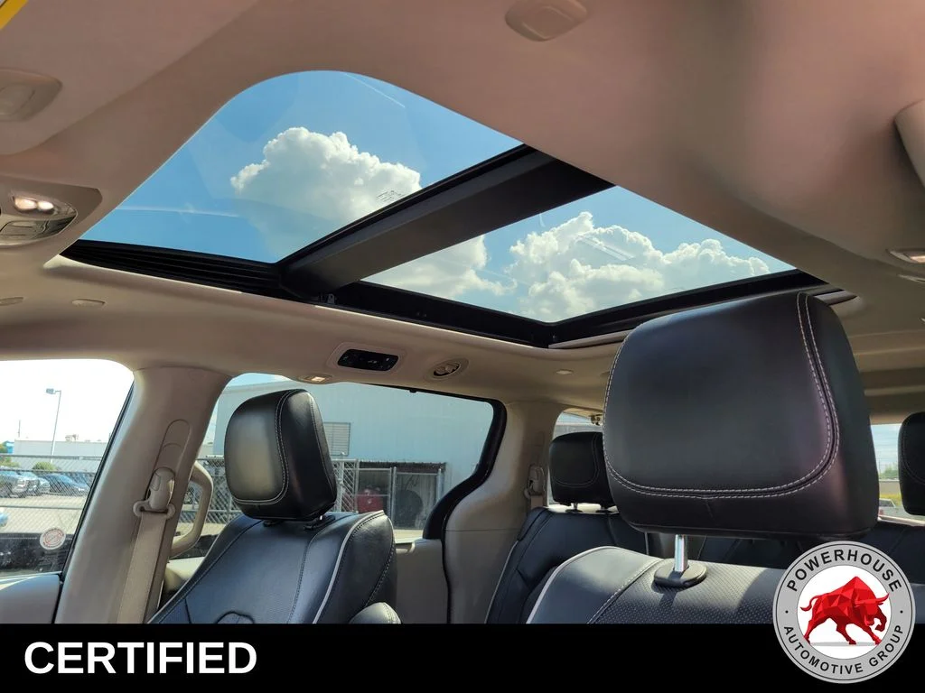 Used 2023 White Chrysler Limited image 25