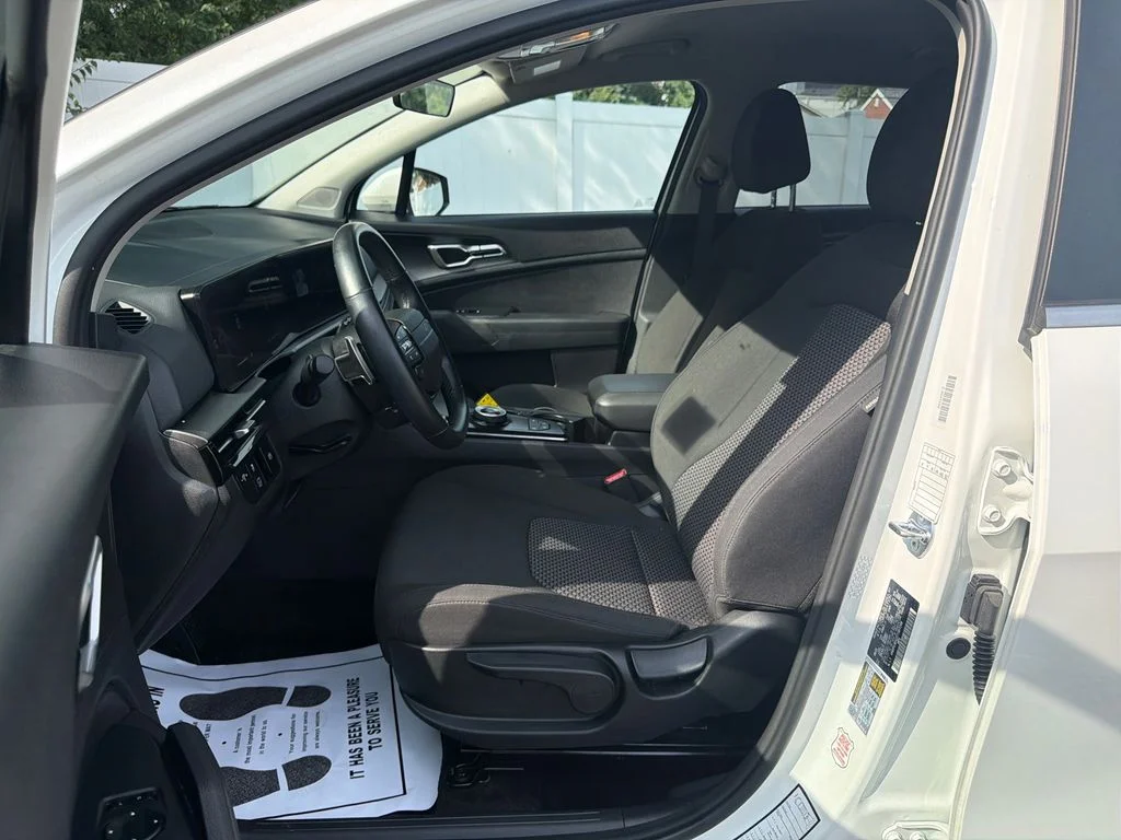 Used 2026 White Kia LX image 9