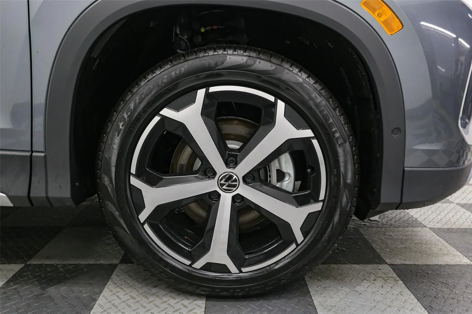 New 2026 Platinum Gray Metallic Volkswagen SE image 13