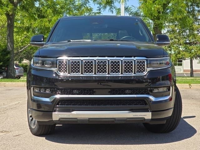 Used 2025 Diamond Black Crystal Pearlcoat Jeep Base image 3