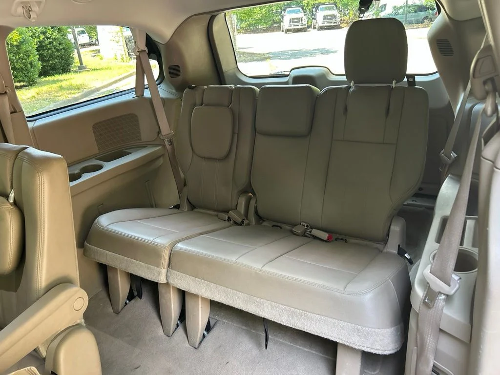 Used 2015 Black Chrysler Touring image 23