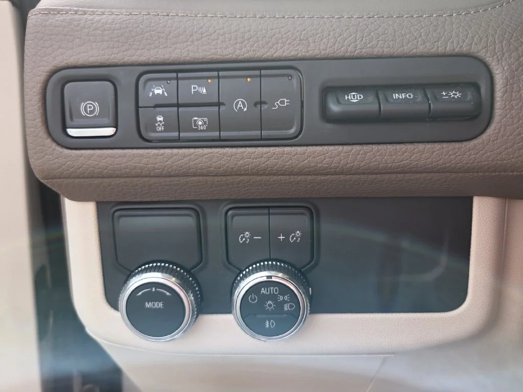 Used 2022 PEARL BEIGE METALLIC GMC Denali image 34