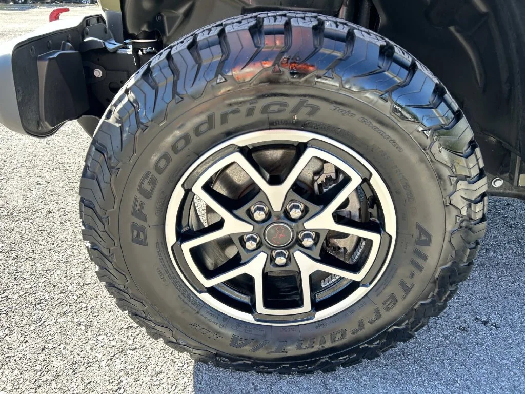 Used 2025 Green Jeep Rubicon image 38