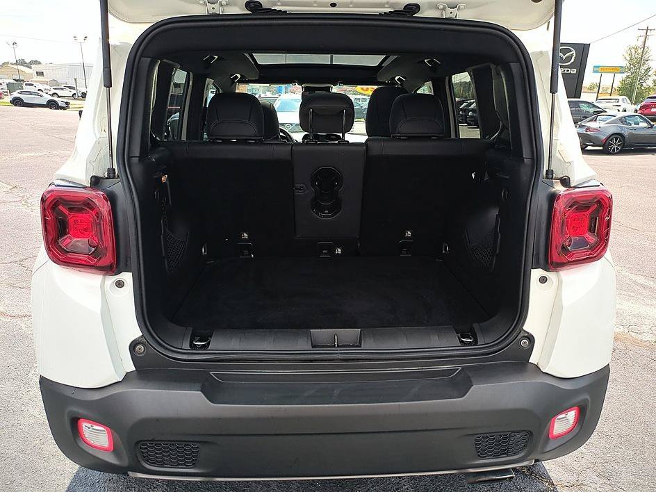 Used 2020 Alpine White Clearcoat Jeep High Altitude image 33