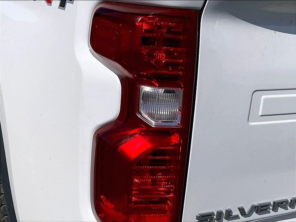 Used 2022 Summit White Chevrolet LT image 32
