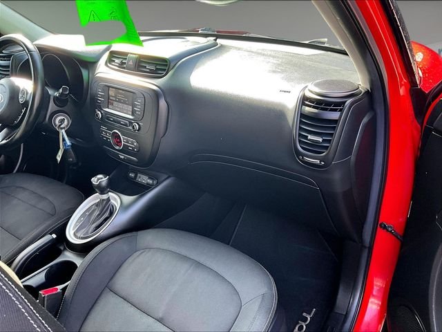 Used 2017 Red Kia Plus image 17