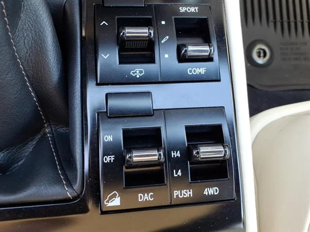 Used 2021 Starfire Pearl Lexus Luxury image 5