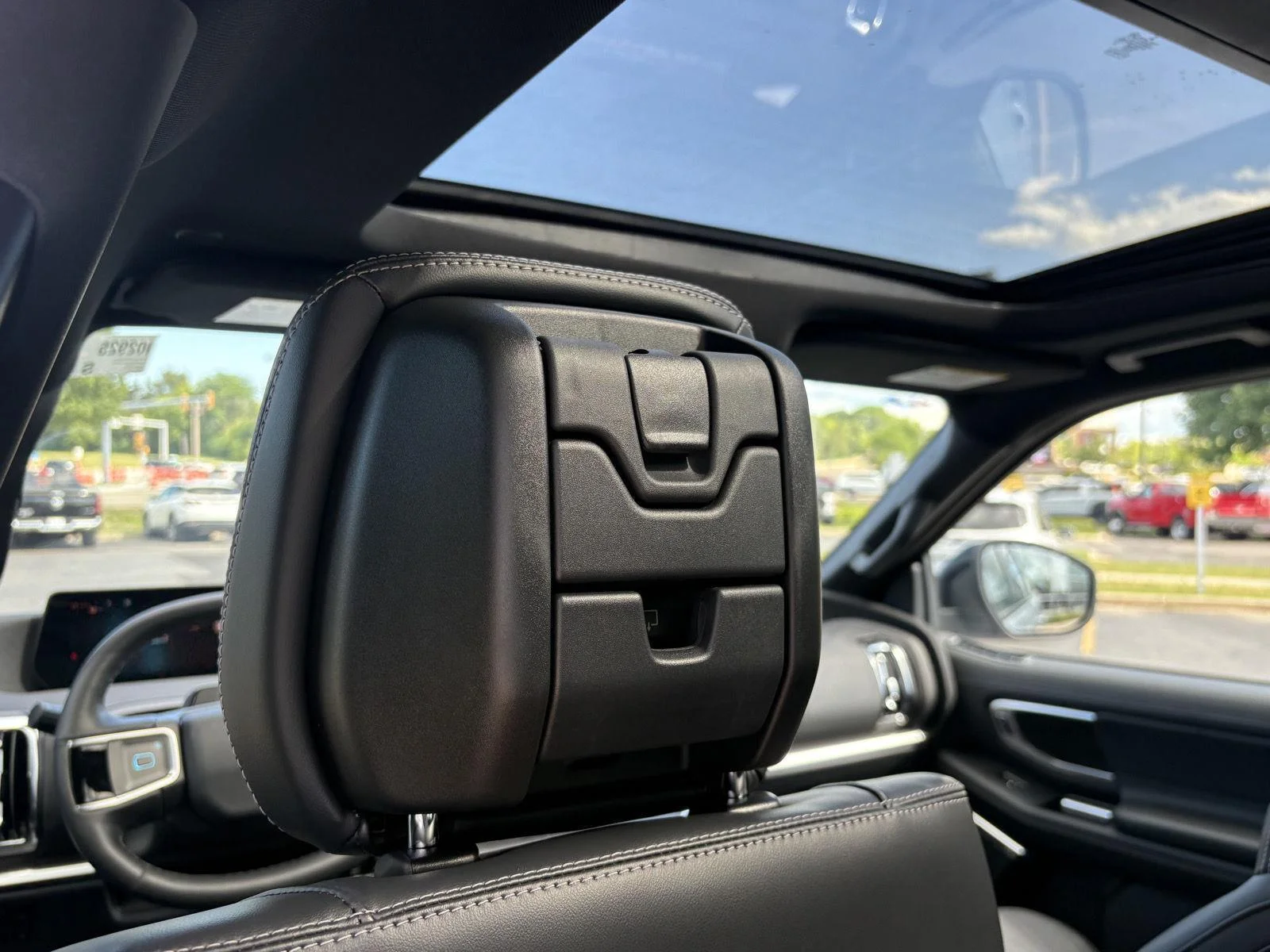 New 2026 Glacier Gray Metallic Tri-Coat Ford Platinum® image 16