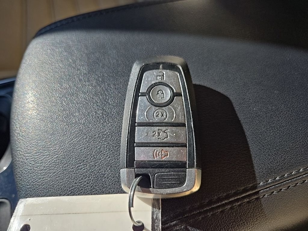 Used 2019 Blue Ford SEL image 101
