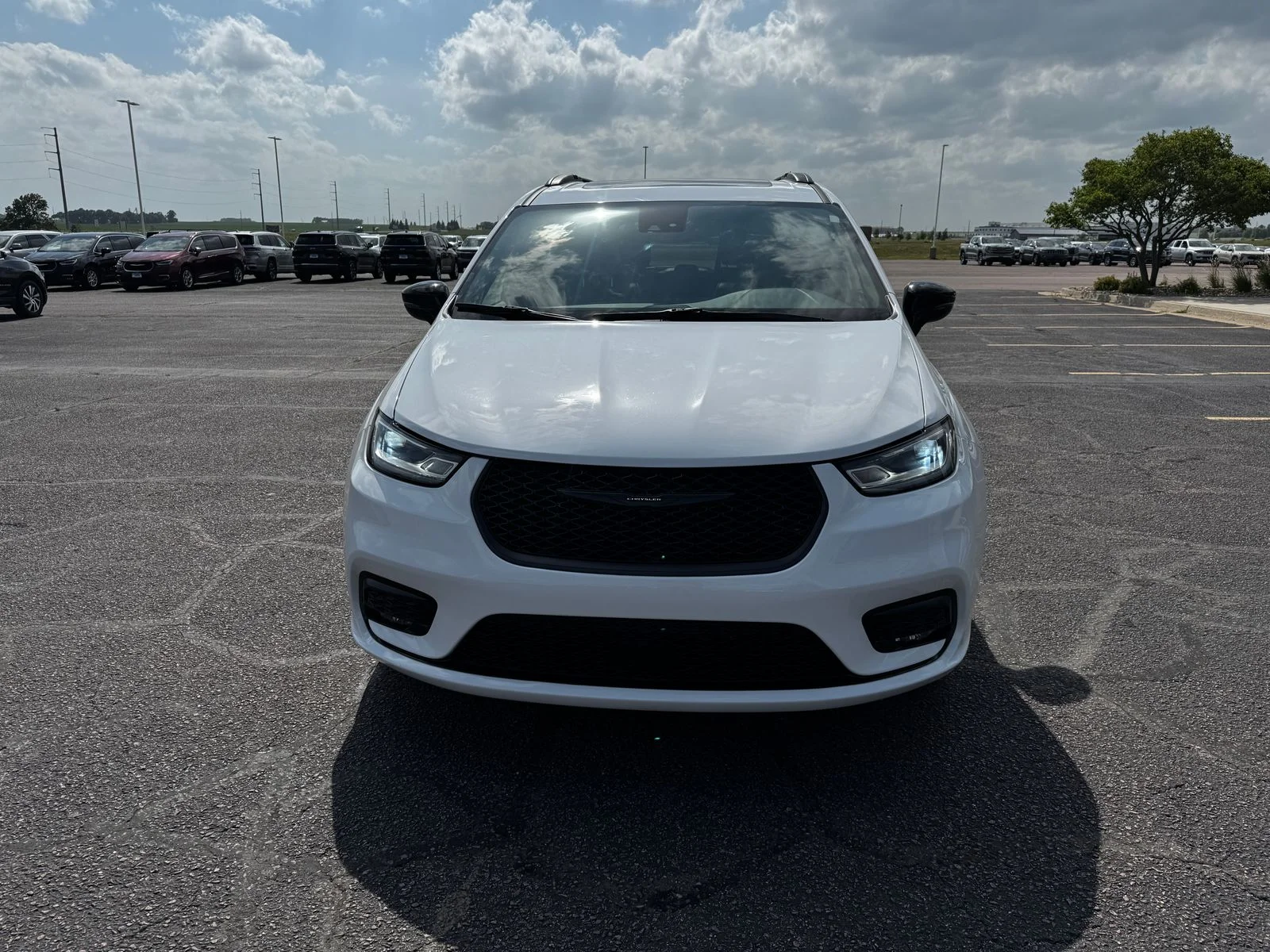Used 2025 Bright White Clearcoat Chrysler Limited image 4