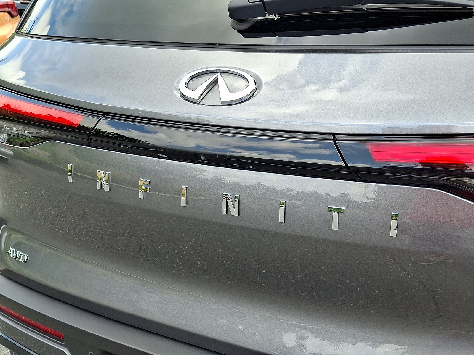 Used 2025 Graphite Shadow INFINITI LUXE AWD image 36