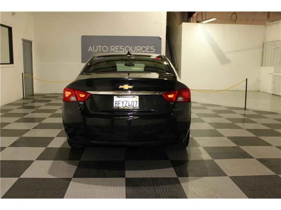 Used 2019 Mosaic Black Metallic Chevrolet LT image 4