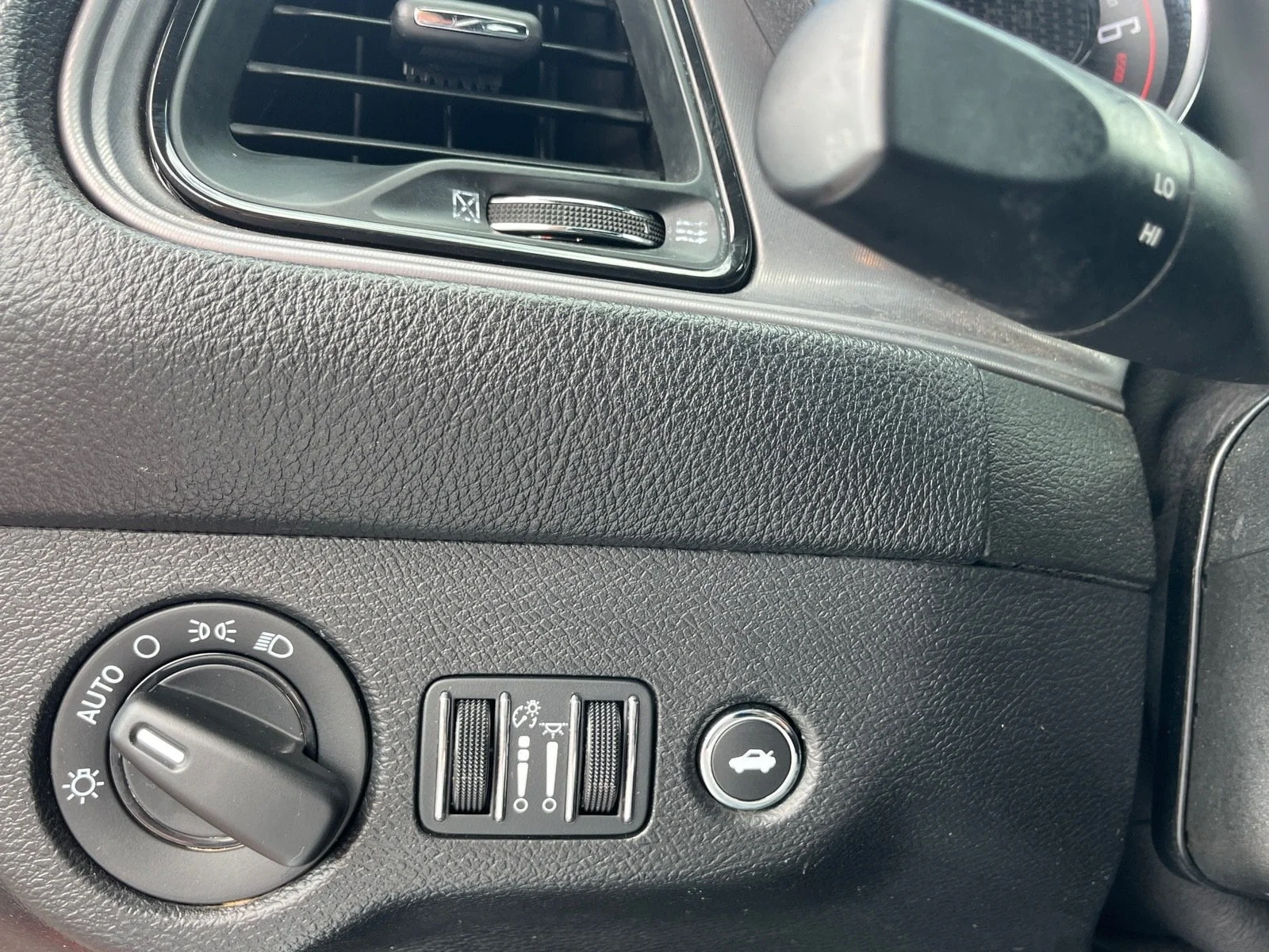Used 2023 Torred Clearcoat Dodge SXT image 27