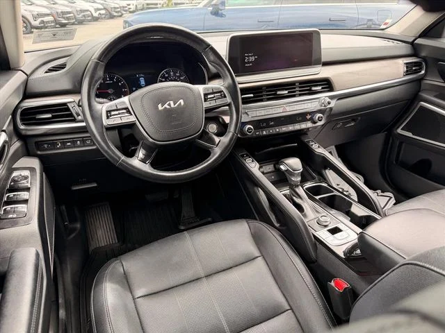 Used 2022 White Kia EX image 7