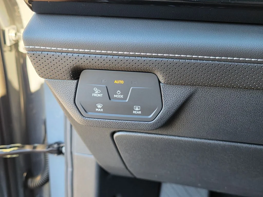 New 2026 Pure Gray Volkswagen 2.0T SE w/Technology image 15