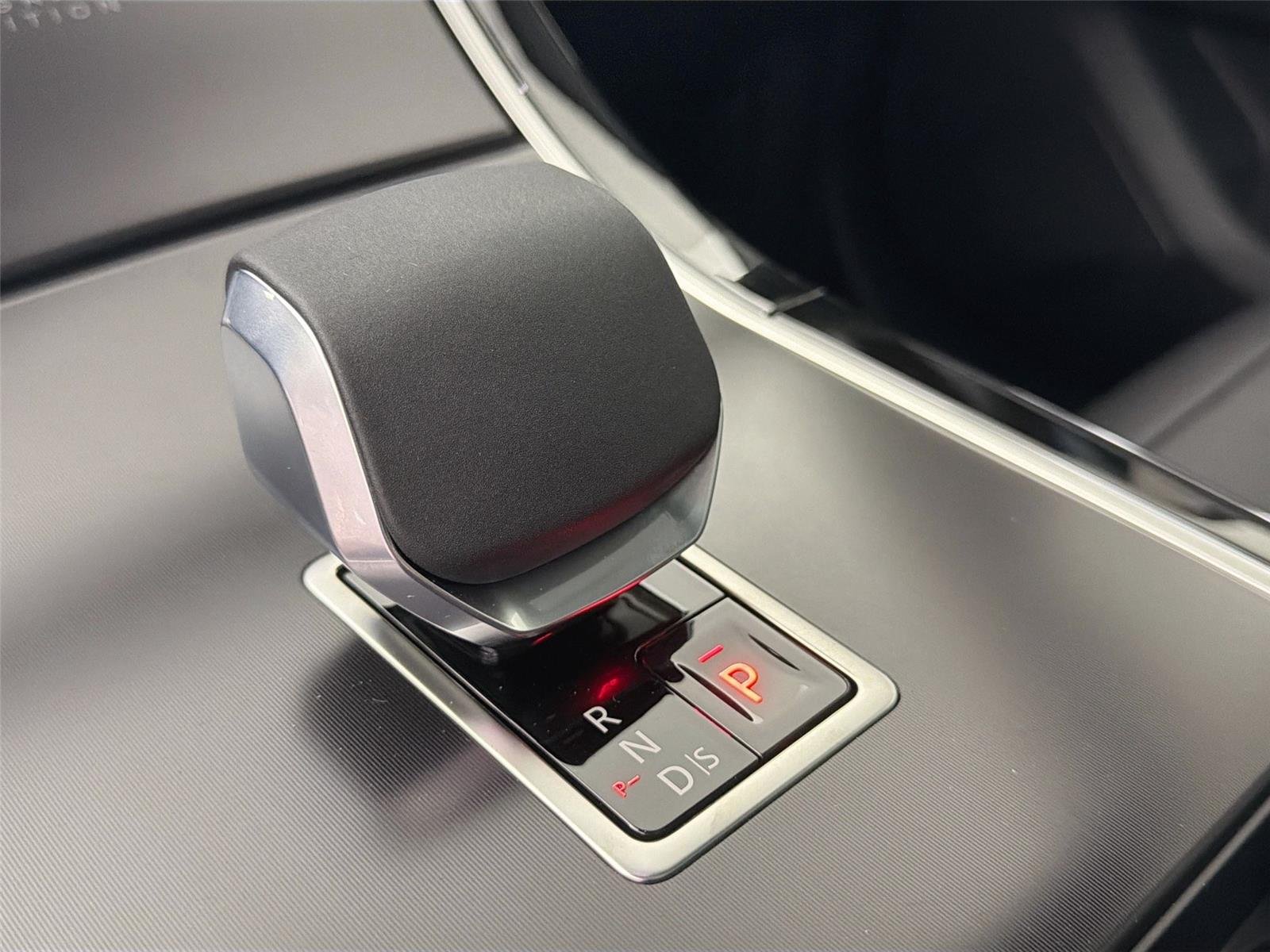 New 2026 CHARENTE GREY Land Rover Belgravia Edition image 15