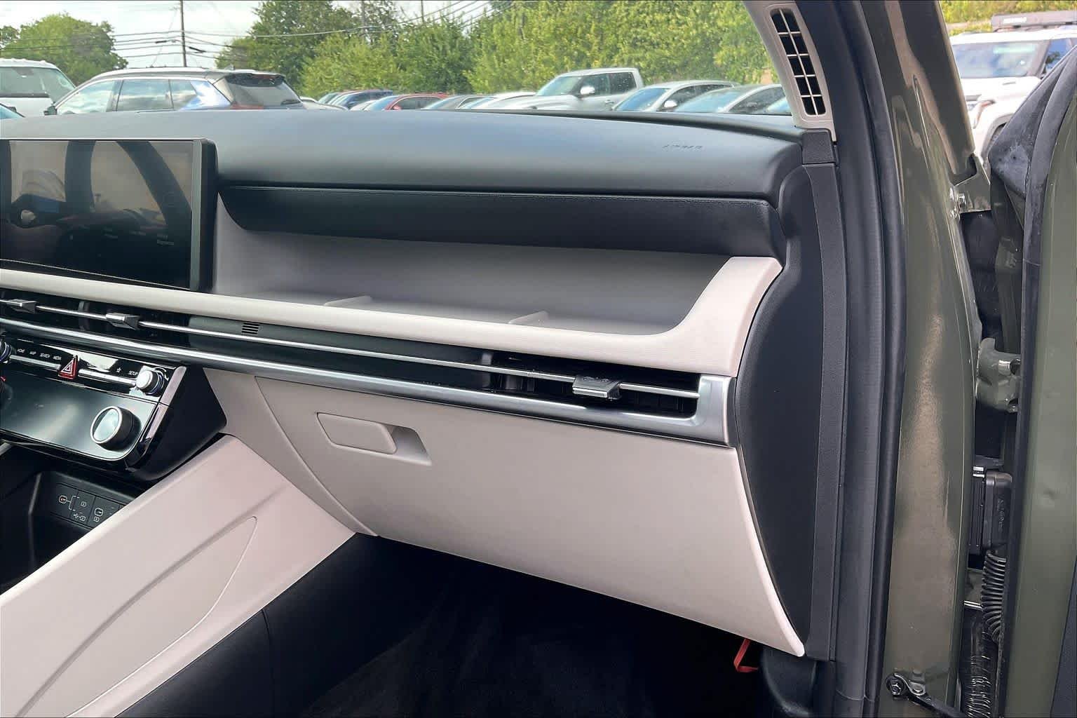Used 2025 Rockwood Green Hyundai SEL image 19