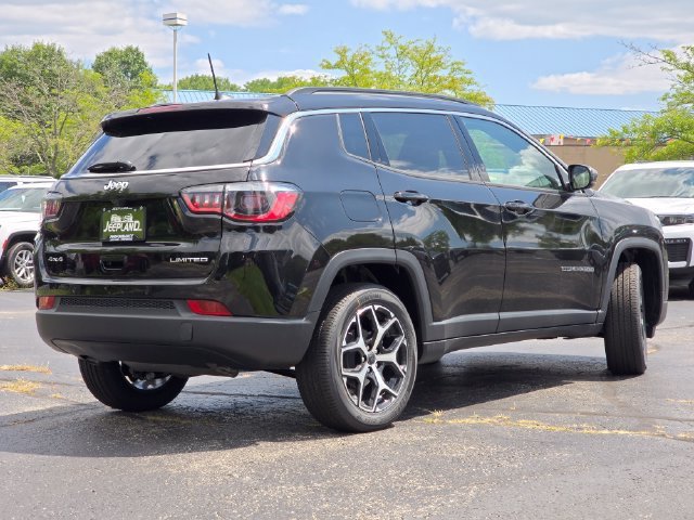 New 2026 Diamond Black Crystal Pearl-Coat Exterior Paint Jeep Limited image 30