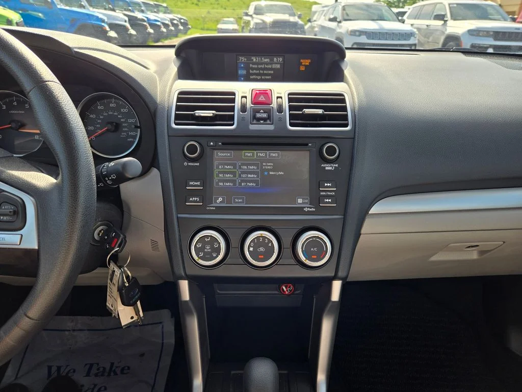 Used 2018 White Subaru 2.5i image 21