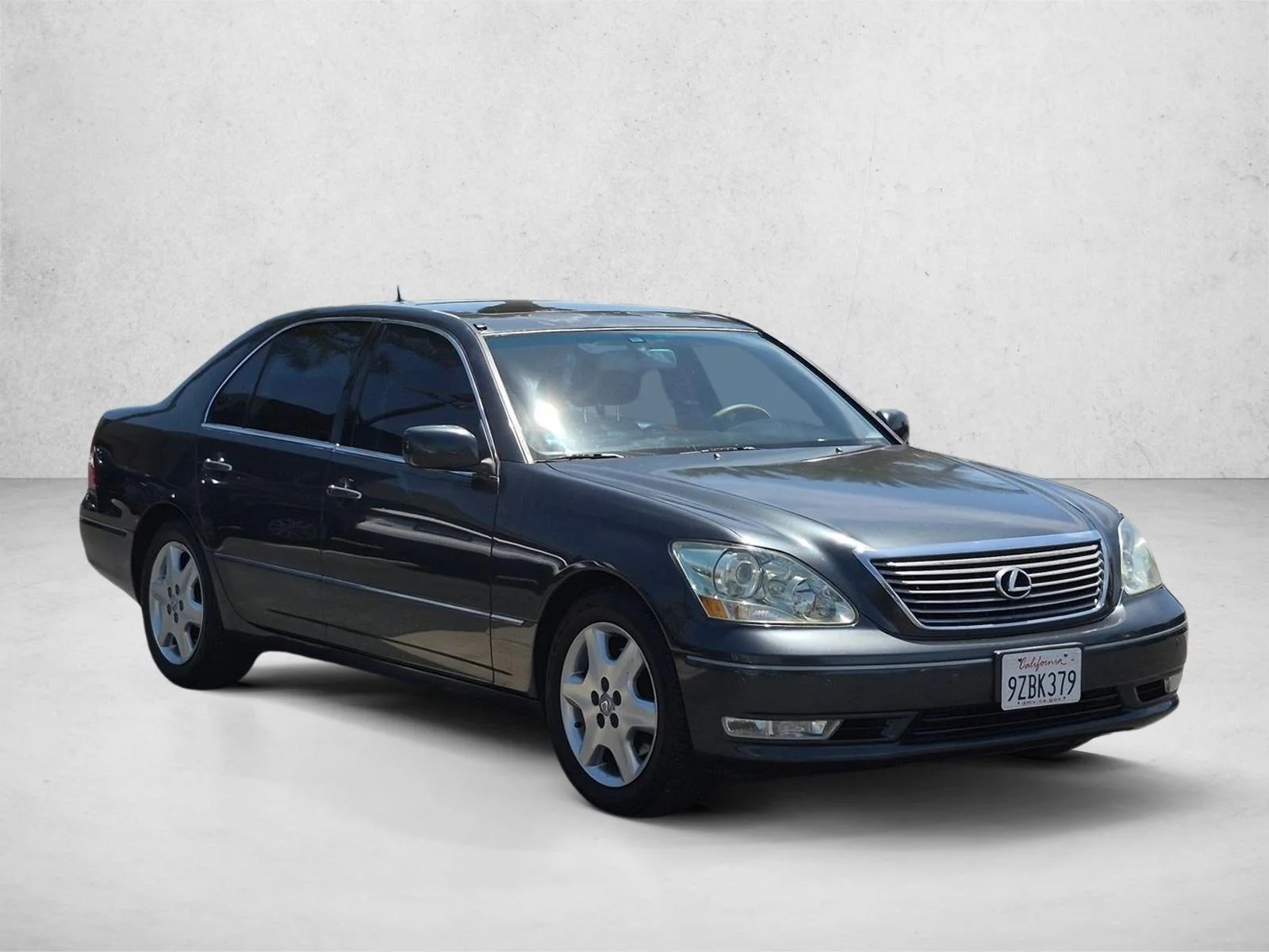 Used 2004 Silver/Gray Lexus  image 3