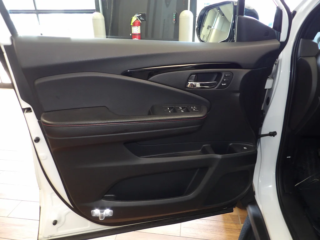 Used 2022 Platinum White Pearl Honda Black Edition image 27
