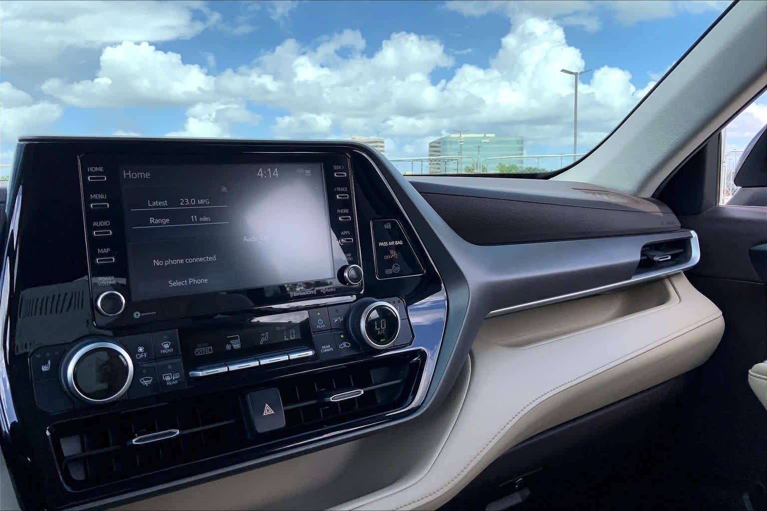 Used 2020 Opulent Amber Toyota XLE image 35