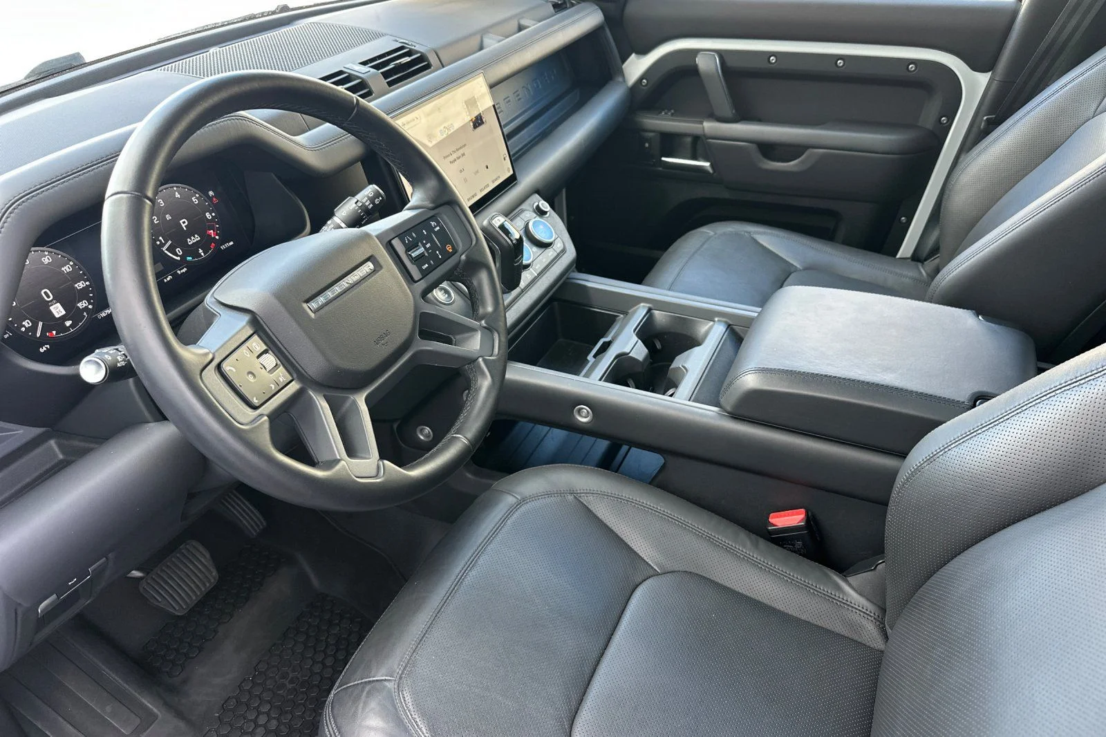 Used 2025  Land Rover S image 11