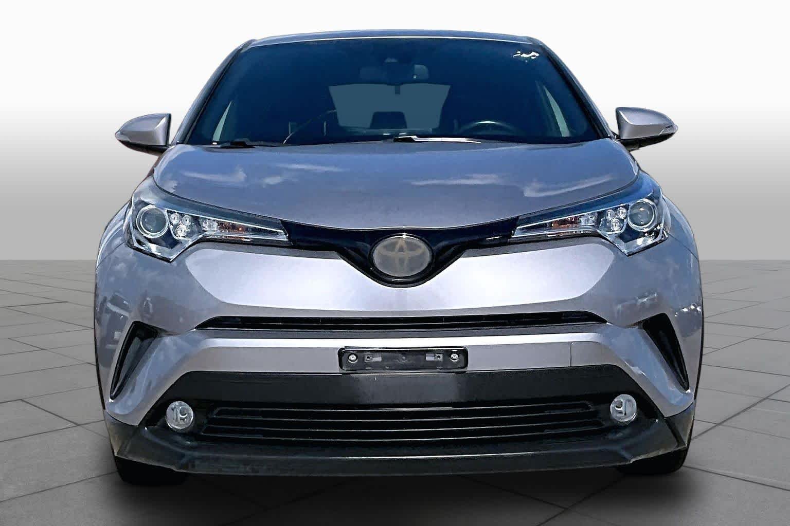 Used 2018 Silver Knockout Metallic Toyota XLE Premium image 4