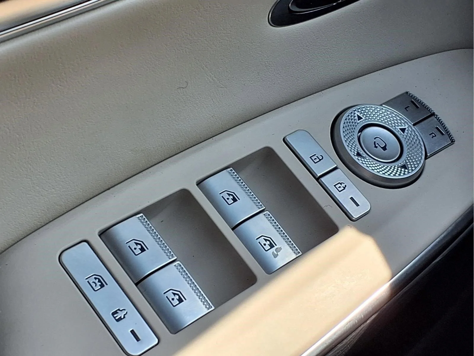 2024 GENESIS GV70 Standard - Photo 19