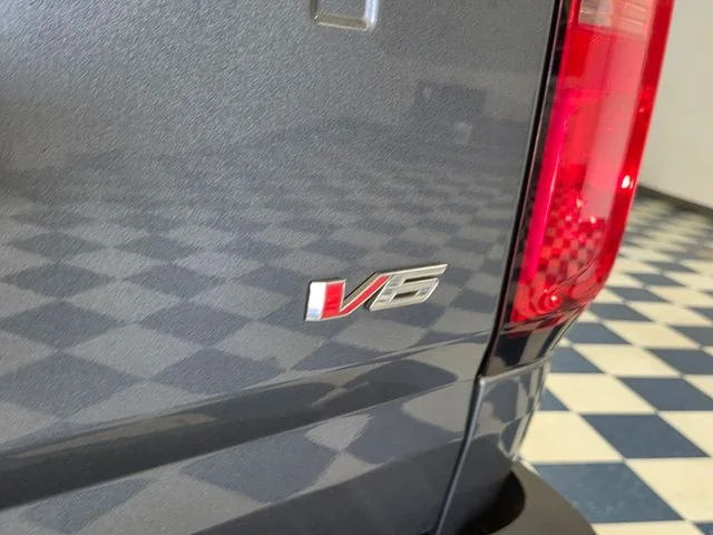Used 2021 Gray Chevrolet LT image 7