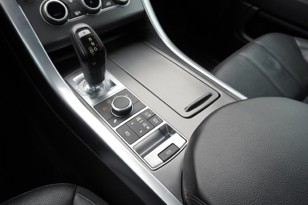 Used 2017 White Land Rover SE image 14