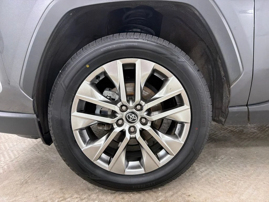 Used 2021 Gray Toyota XLE Premium image 12