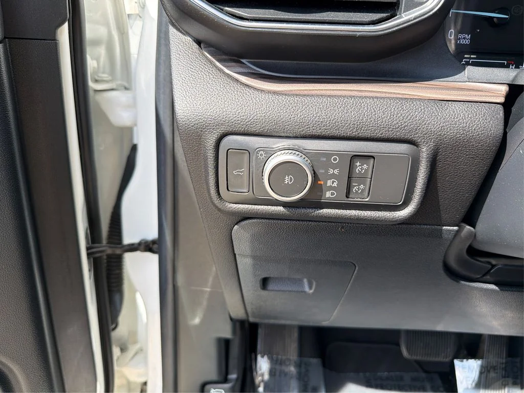 Used 2022 White Ford Limited image 18