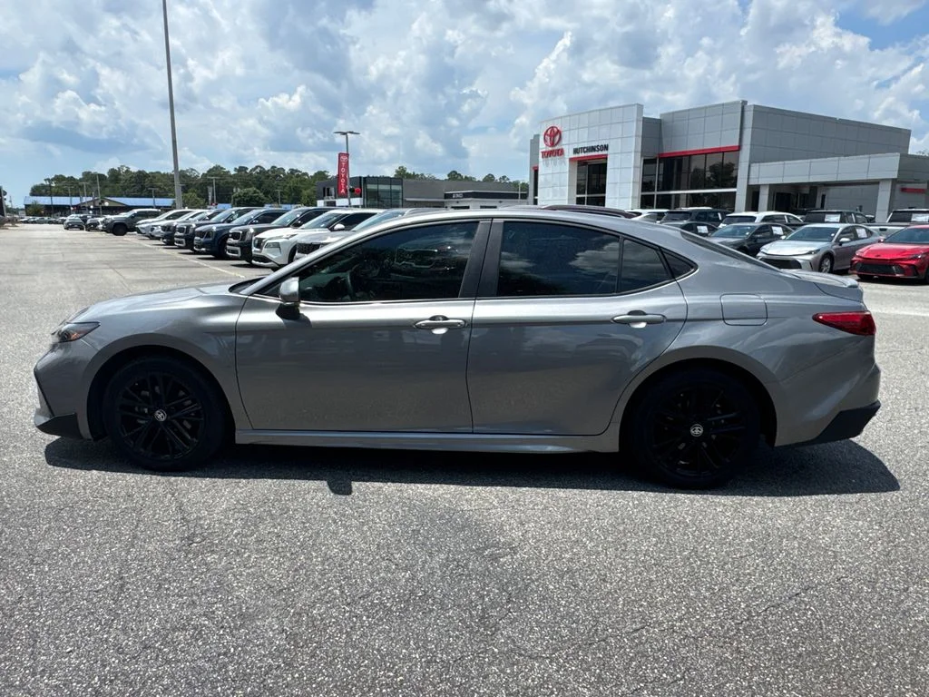 Used 2025  Toyota SE image 6