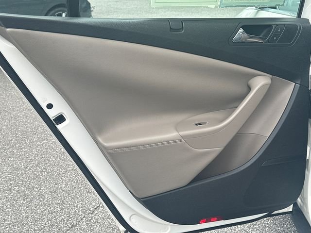 Used 2008  Volkswagen Lux image 21