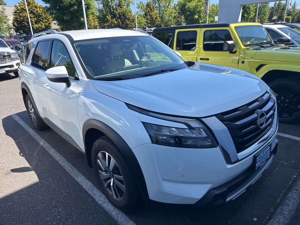2025 Nissan Pathfinder SL 4WD's photo