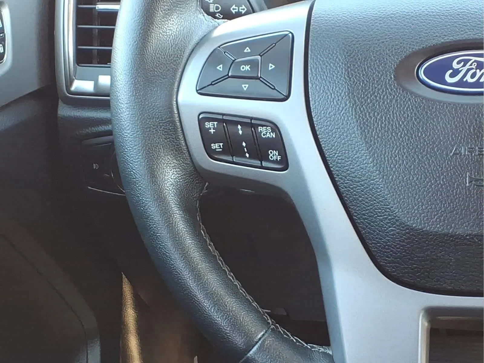 Used 2023 Oxford White Ford XLT image 22