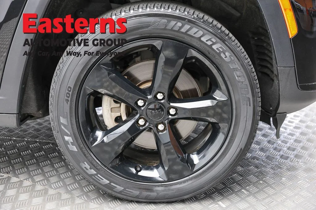 Used 2023 Black Jeep Altitude image 32
