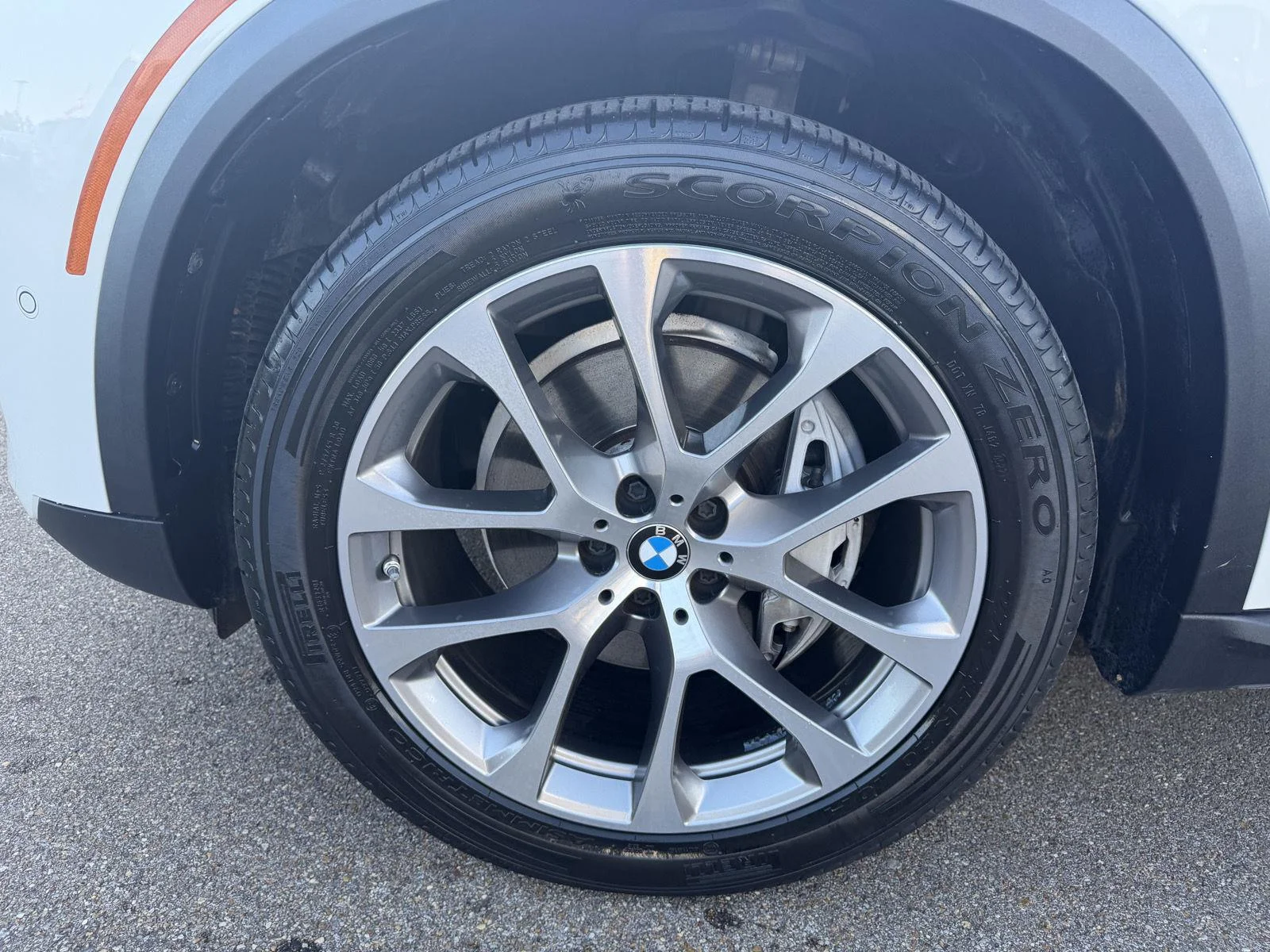 Used 2024 Mineral White Metallic BMW xDrive40i image 26