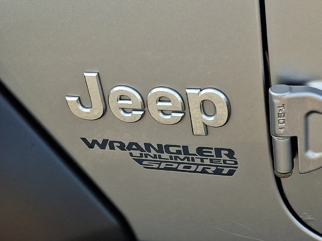 Used 2019 Silver Jeep Unlimited Sport S image 32