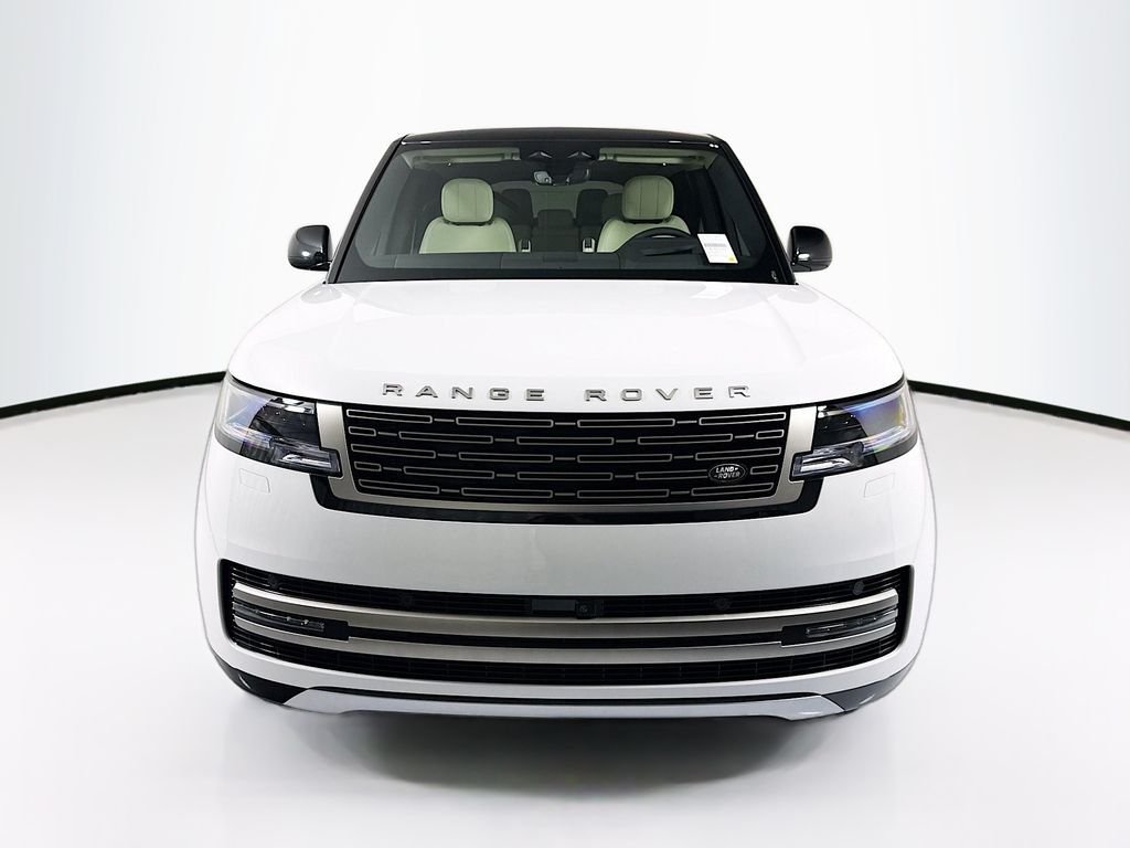 New 2026 Fuji White LAND ROVER SE 7 Seats image 2