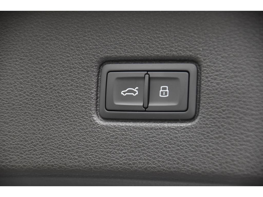 Used 2025 Whi Audi Premium Plus image 26