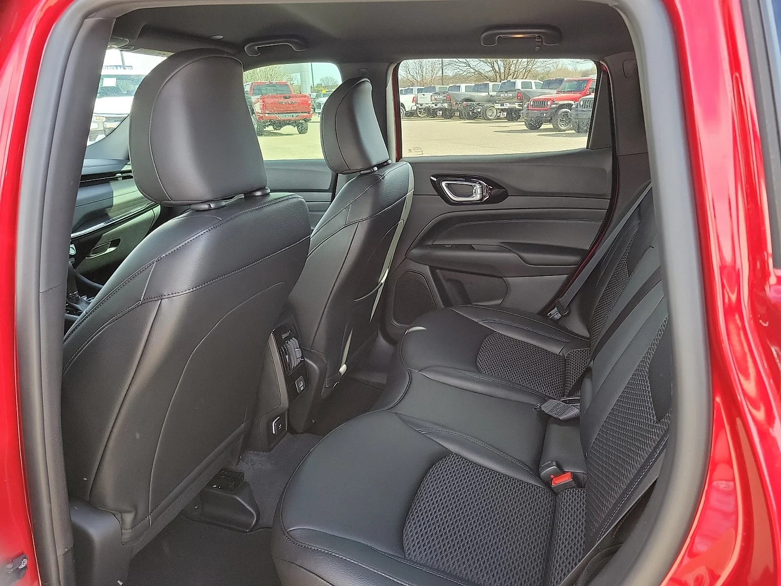 New 2026 Red Hot Pearlcoat Jeep LATITUDE ALTITUDE 4X4 image 9