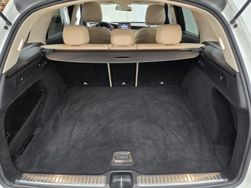 Used 2018 White Mercedes-Benz GLC 300 image 12