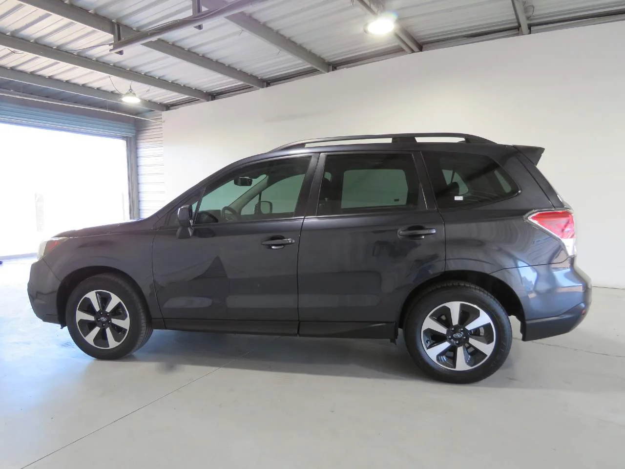 Used 2018 Quartz Blue Pearl Subaru 2.5i Premium image 8