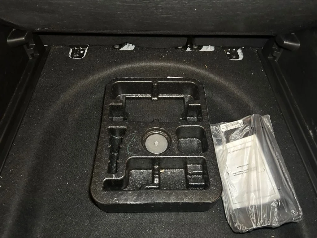 Used 2025 Bright White Jeep Limited image 20