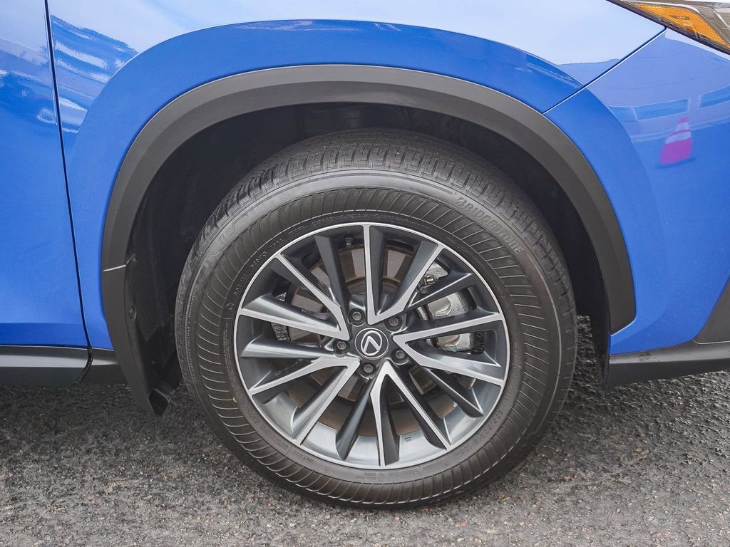 Used 2025  Lexus 350 Premium image 9