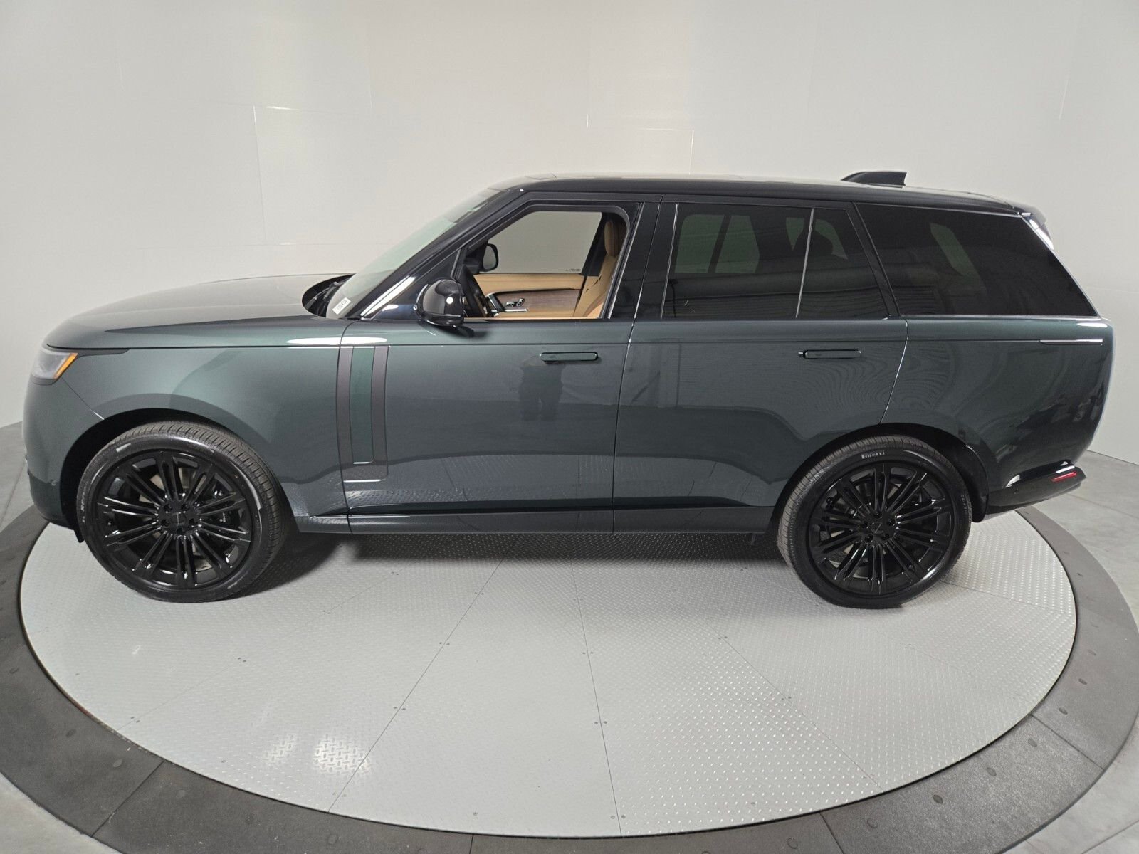 New 2026 Belgravia Green Land Rover SE image 34