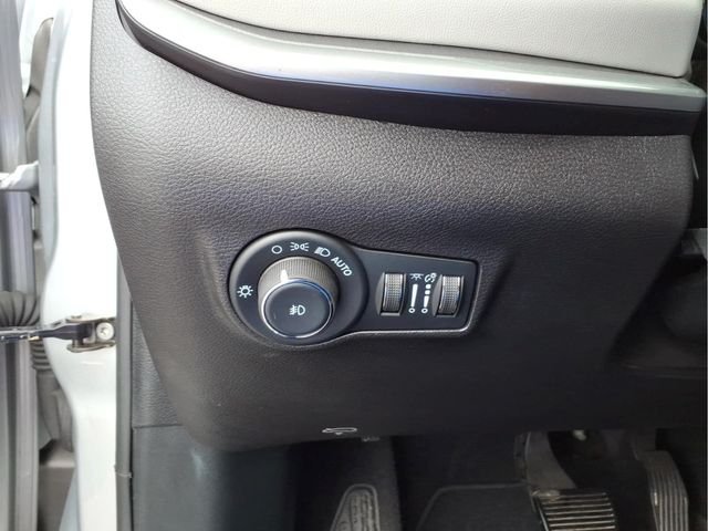Used 2025 Silver Jeep Limited image 21